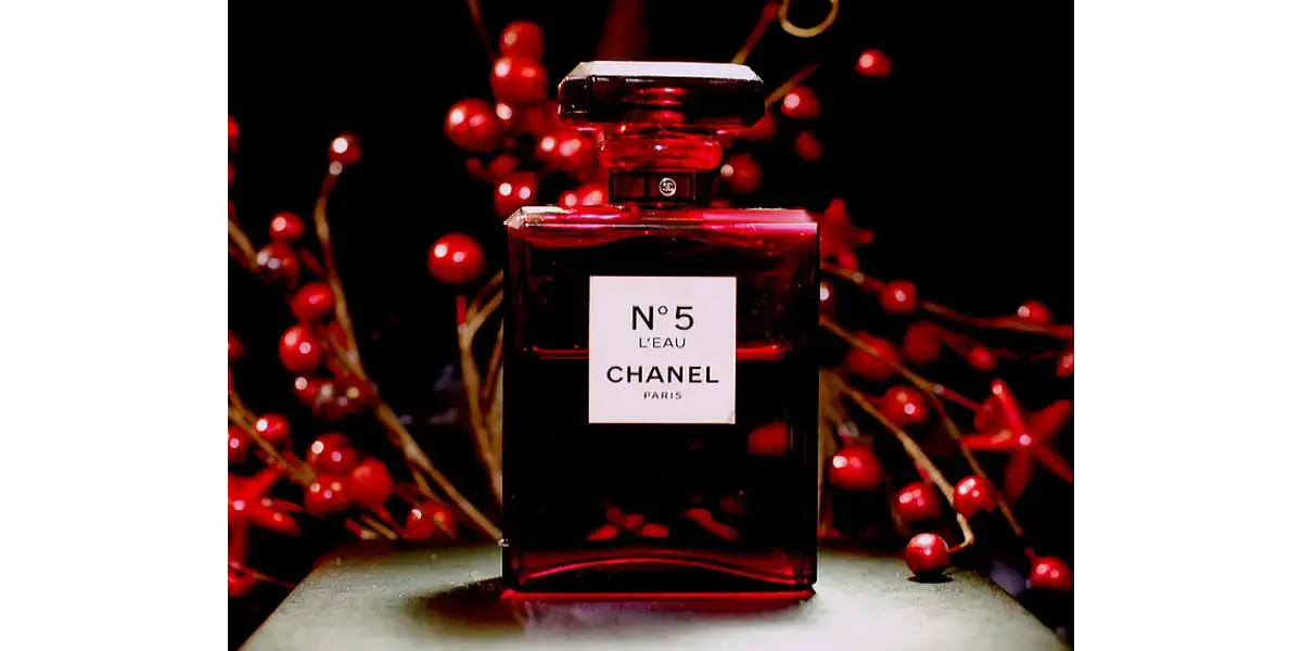 Chanel No. 5 L’Eau Red Edition fragrance